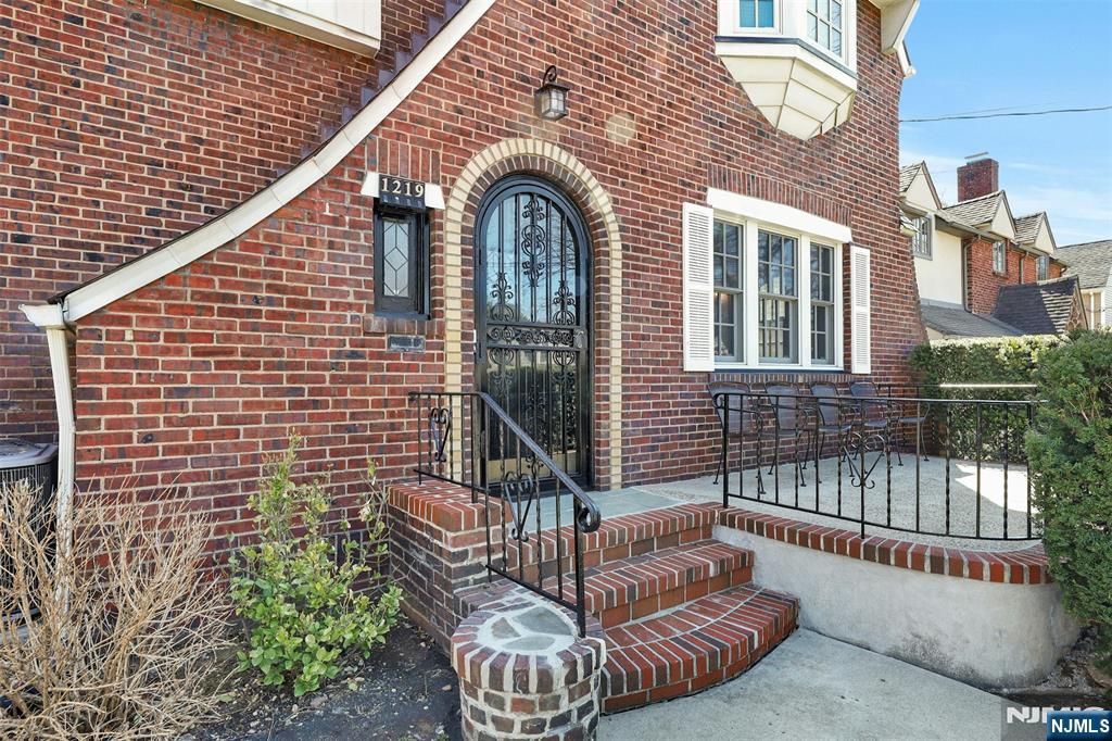 1219 Sussex Road