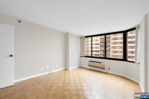 Photo of 316 Prospect Ave #8H, Hackensack, NJ 07601 (MLS # 26004125)