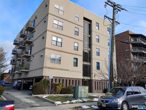 Photo of 110114 Sussex Rd #2F, Hackensack, NJ 07601 (MLS # 25044257)