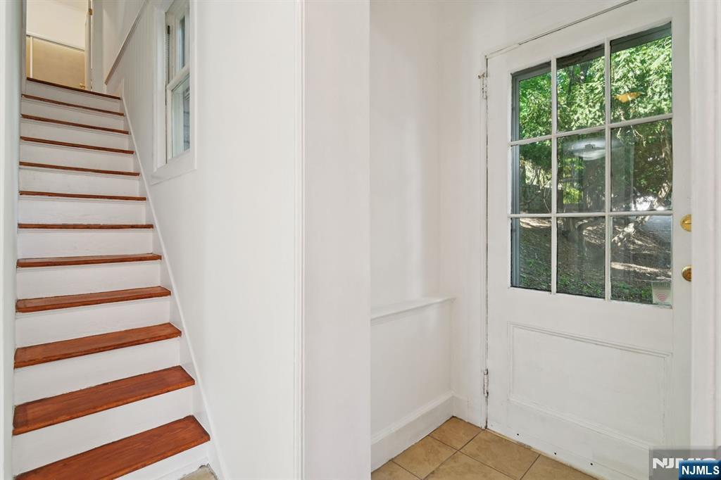 25 Prospect Avenue COTTAGE