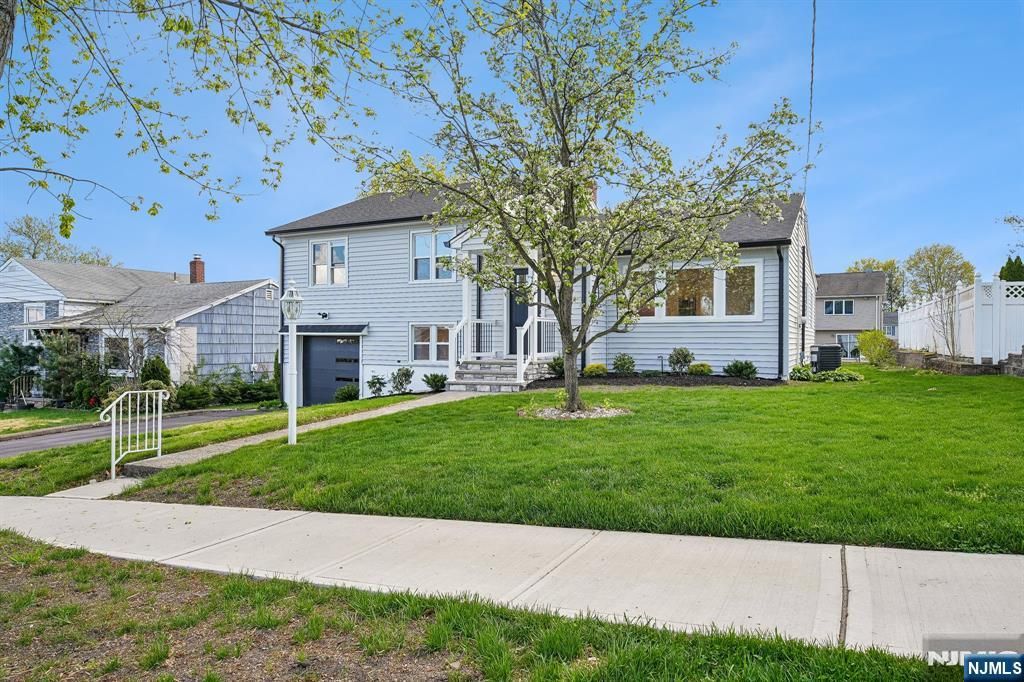 Photo of 27 Mountainview Drive, Clifton, NJ 07013 (MLS # 26014129)