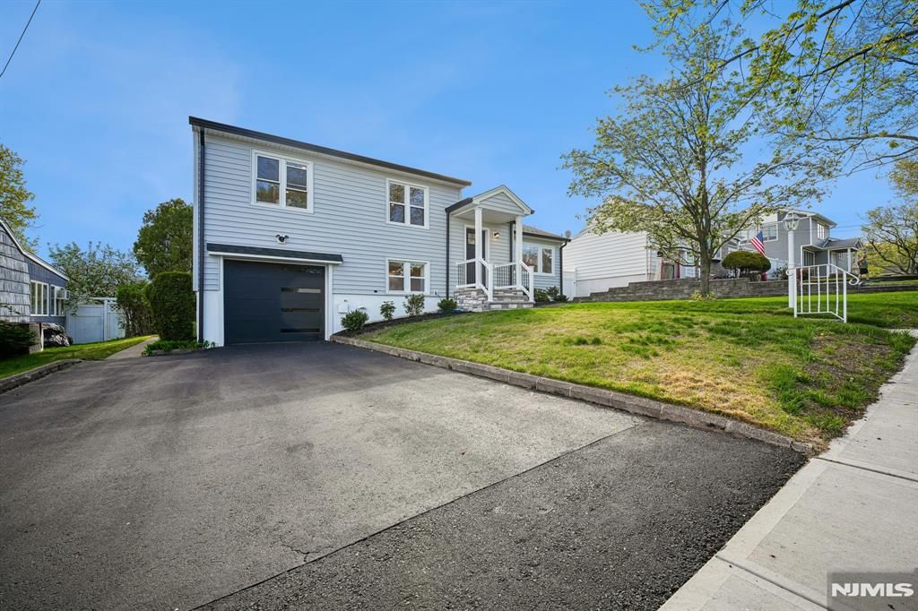Photo of 27 Mountainview Drive, Clifton, NJ 07013 (MLS # 26014129)