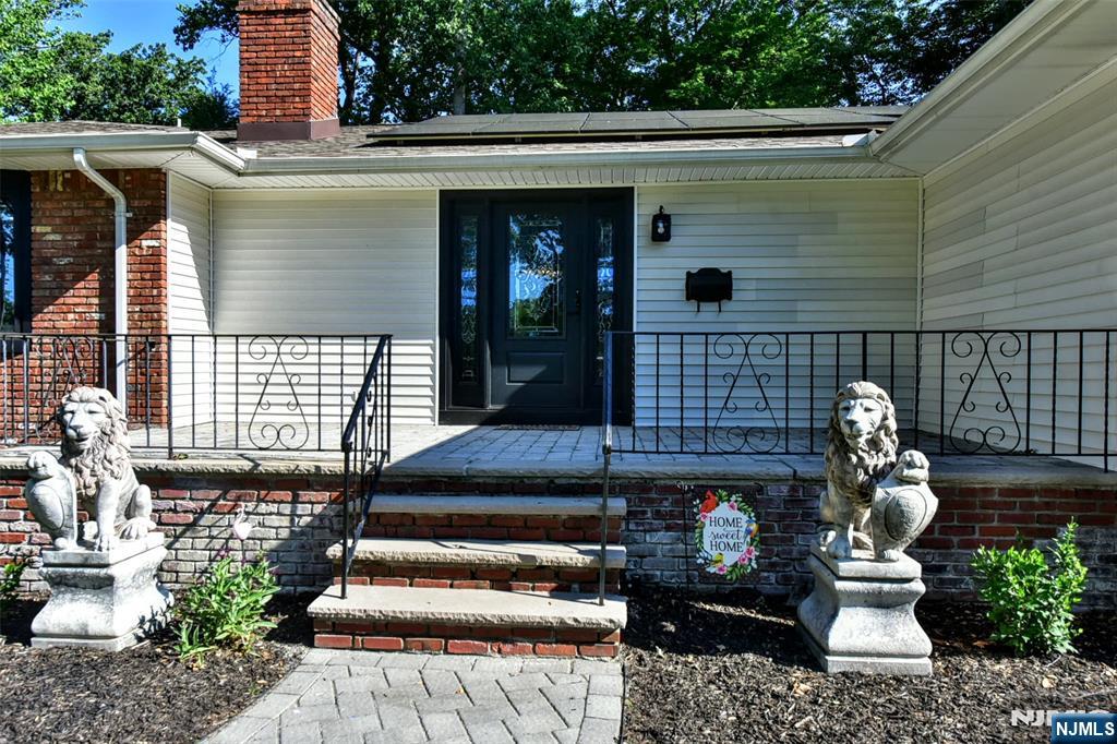 Photo of 43 Overlook Court, Ramsey, NJ 07446 (MLS # 26020918)