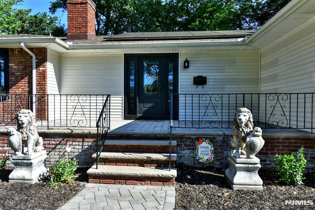 Photo of 43 Overlook Court, Ramsey, NJ 07446 (MLS # 26020918)