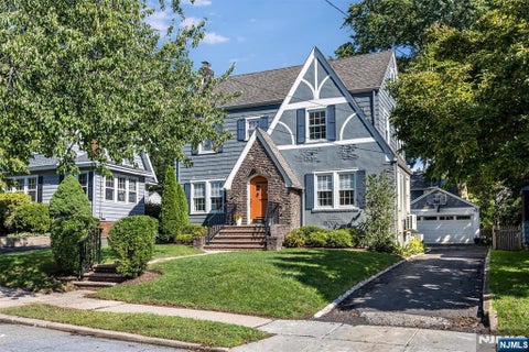Photo of 10 Colgate Road, Maplewood, NJ 07040 (MLS # 26034532)