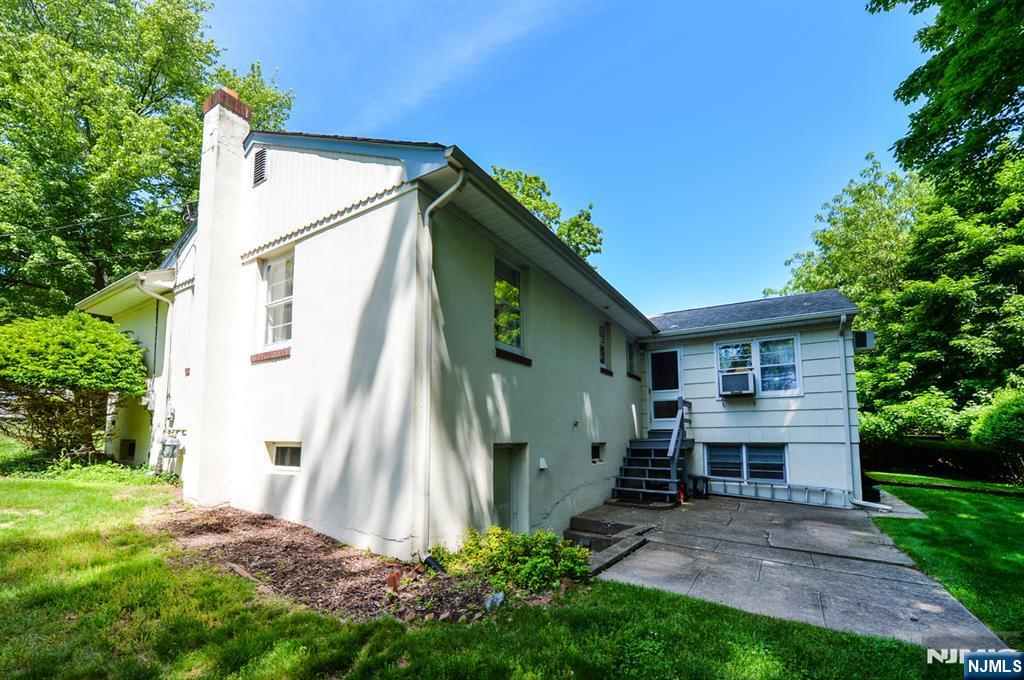 51 Charwalt Drive