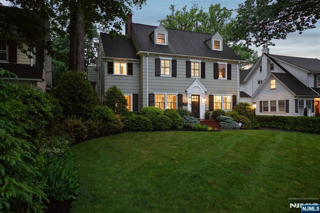 107 Summit Avenue, Montclair, New Jersey - 5 Bedrooms  
4.5 Bathrooms  
10 Rooms - 