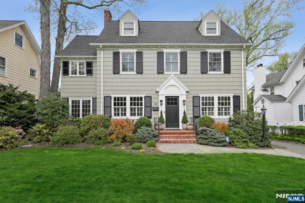 107 Summit Avenue, Montclair, New Jersey - 5 Bedrooms  
4.5 Bathrooms  
10 Rooms - 