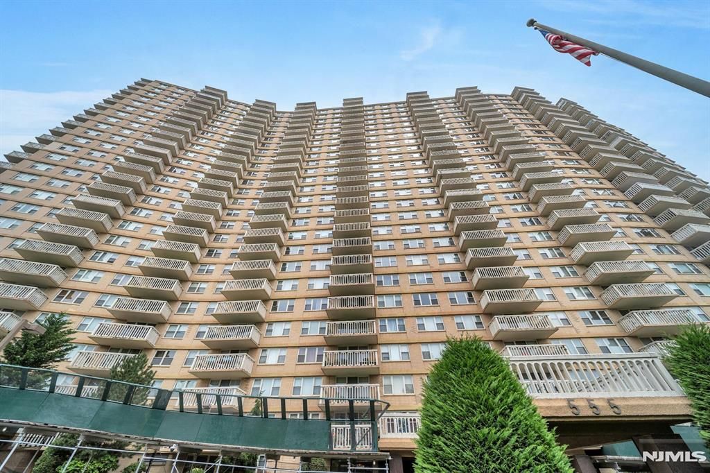 Photo of 555 North Avenue #23S, Fort Lee, NJ 07024 (MLS # 25027007)