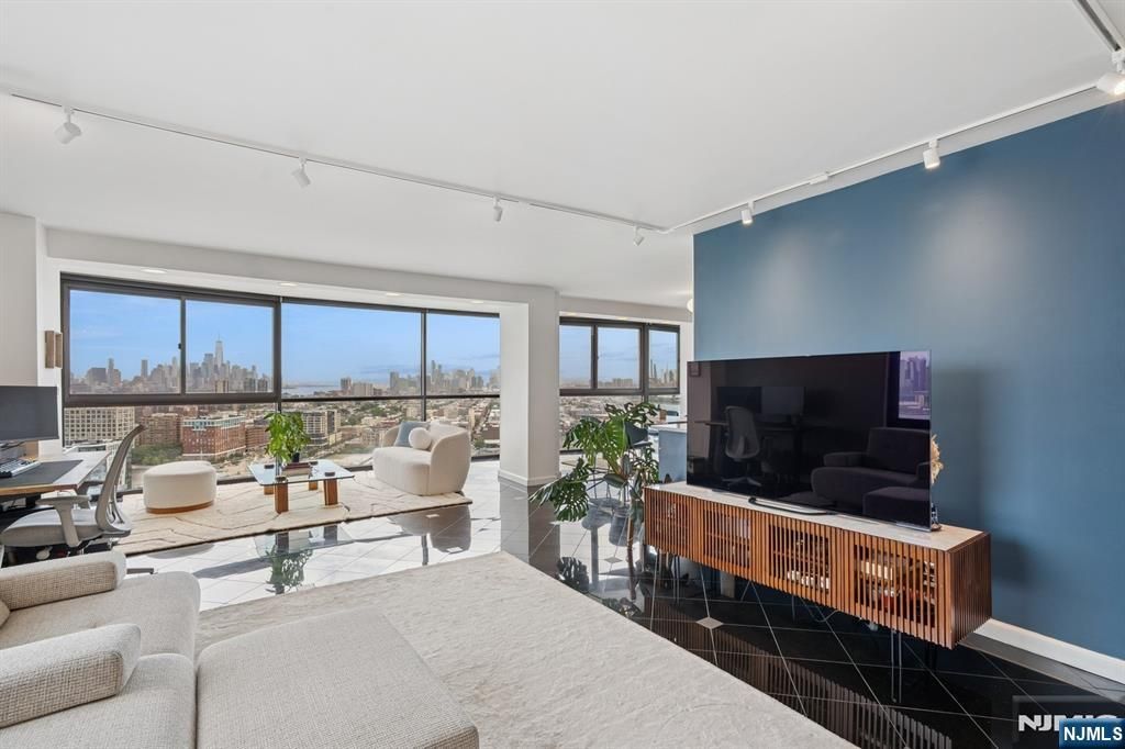 Photo of 380 Mountain #1012, Union City, NJ 07087 (MLS # 25024107)