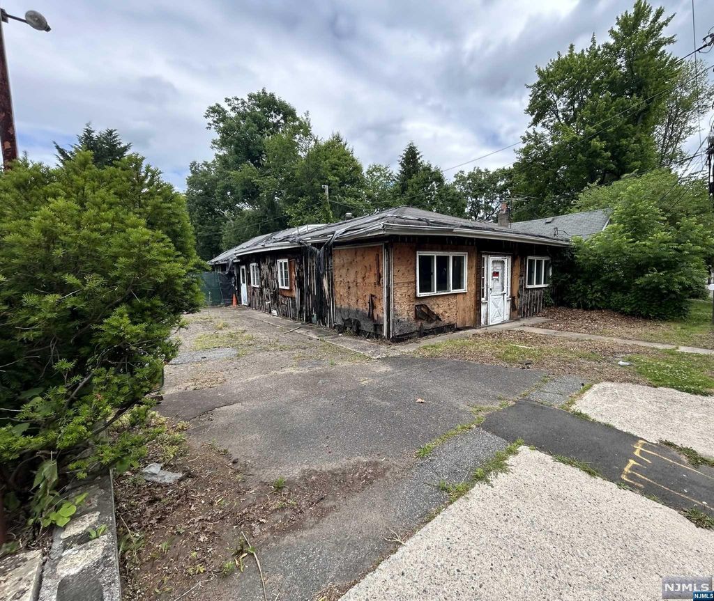 Photo of 495 Paramus Road, Paramus, NJ 07652 (MLS # 24018290)