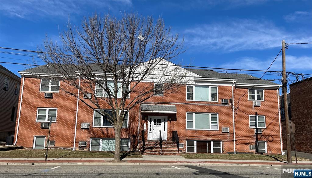 Wood Ridge, New Jersey 07075, United States, 1 Bedroom Bedrooms, ,1 BathroomBathrooms,Residential,Active,190564