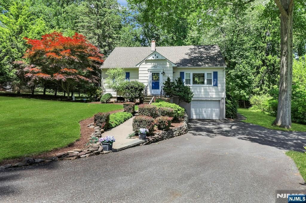 Photo of 522 Helena Avenue, Wyckoff, NJ 07481 (MLS # 26024707)