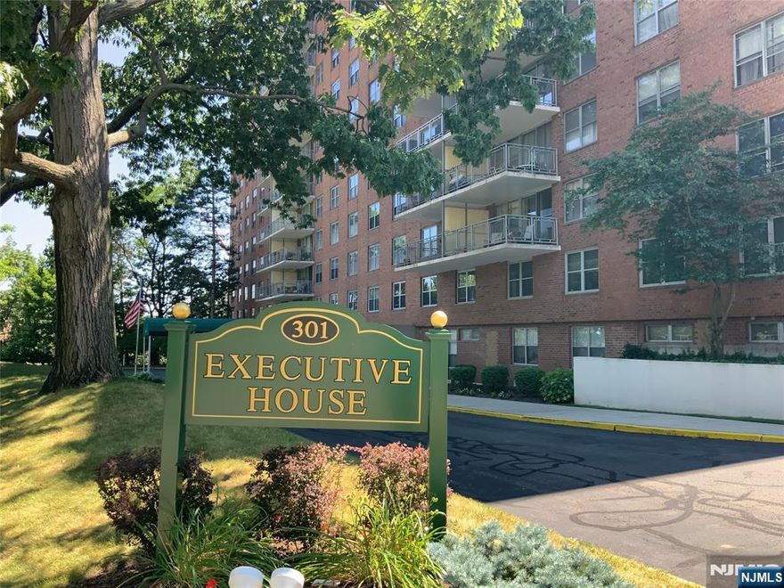 BEAUTIFUL UNFURNISHED 1 BEDROOM APARTMENT AT THE EXECUTIVE HOUSE. RENT INCLUDES ALL UTILITIES, HOT AND COLD WATER, HEAT, ELECTRIC, AIR CONDITIONING AND ASSIGNED PARKING SPACE. AMENITIES INCLUDE GROUND FLOOR LOBBY, ELEVATOR, POOL, 24 HOUR DOORMAN, LAUNDRY IN BASEMENT, CAMERA SURVEILLANCE AND SECURITY ARE PROVIDED 24 HOURS A DAY. ONE BLOCK TO HACKENSACK UNIVERSITY MEDICAL CENTER, CLOSE TO SHOPPING AND MAJOR HIGHWAYS SUCH AS ROUTE 4, 46, 80 AND GARDEN STATE PARKWAY. CLOSE TO NEW JERSEY / NEW YORK BUSES. THE BERGEN MALL AND GARDEN STATE PLAZA MALL ARE A SHORT DRIVE.