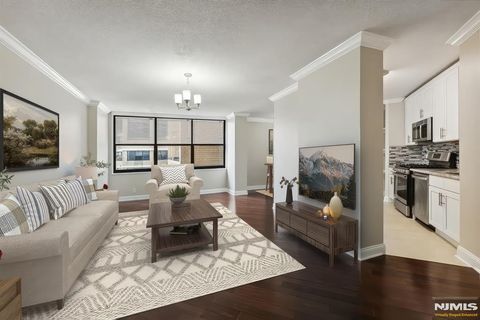MLS: 25015763