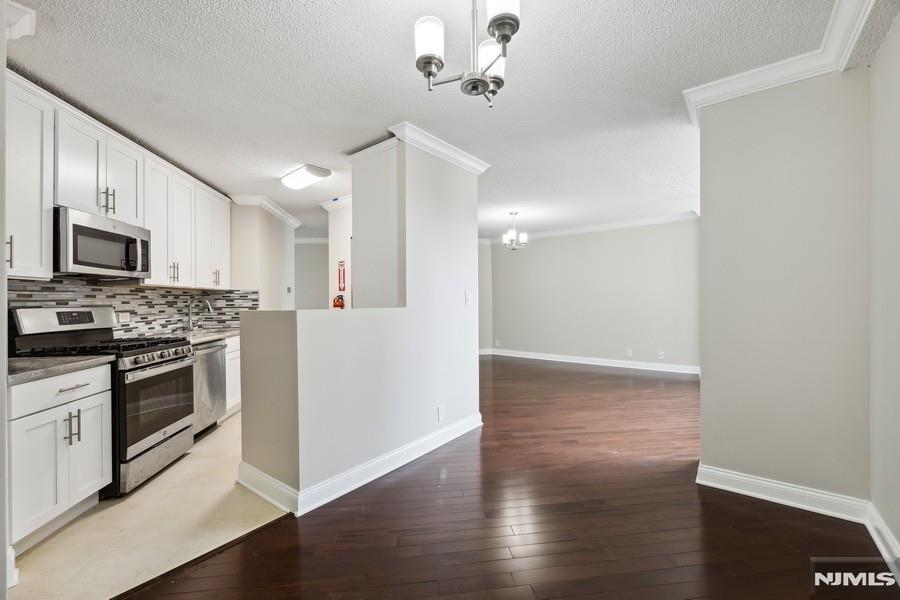 7002 Boulevard East 17H