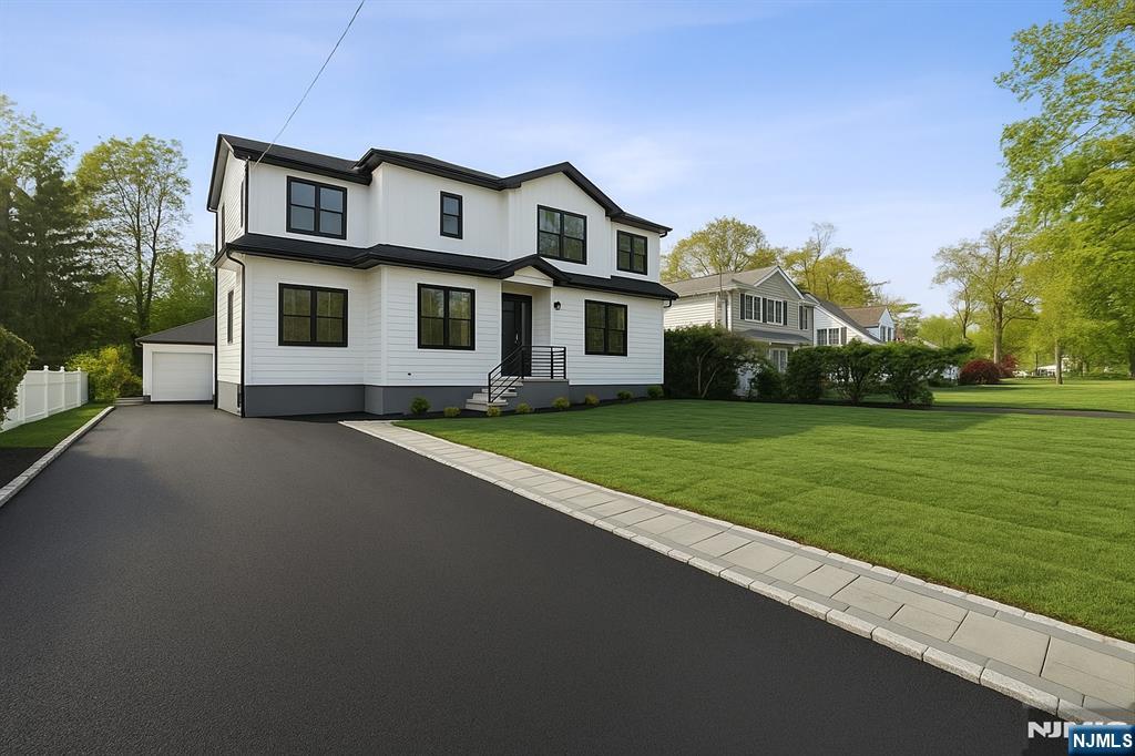 326 Northern Parkway, Ridgewood, New Jersey - 6 Bedrooms  
6 Bathrooms  
11 Rooms - 