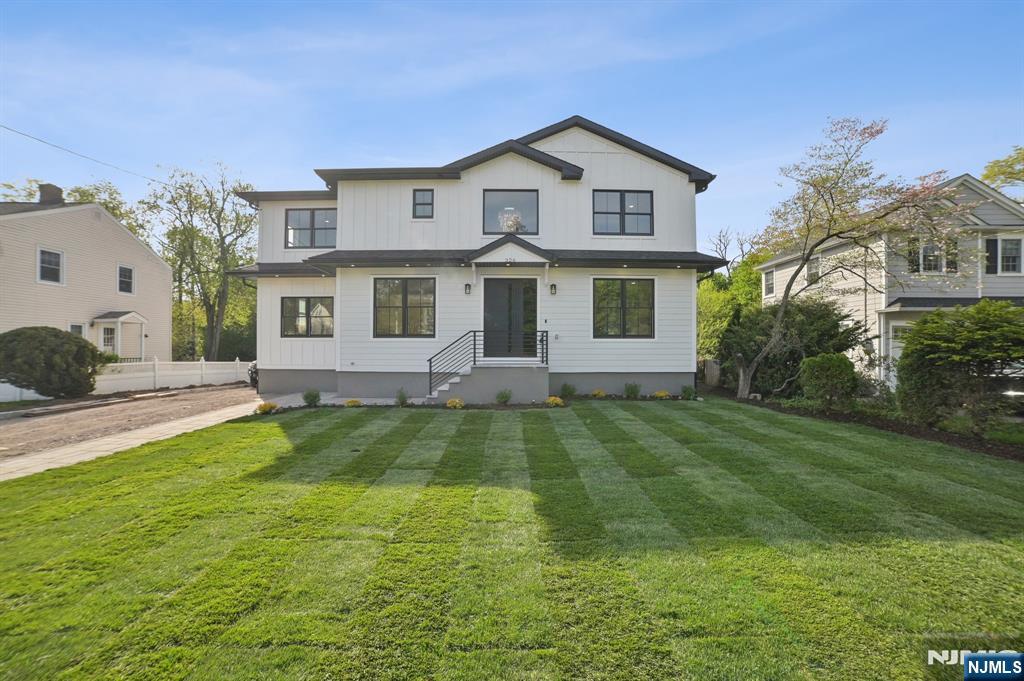 Property for Sale at 326 Northern Parkway, Ridgewood, New Jersey - Bedrooms: 6 
Bathrooms: 6 
Rooms: 11  - $2,250,000