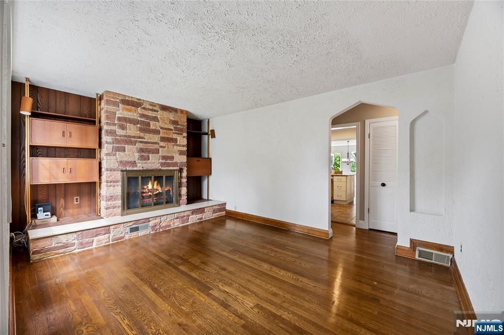 Photo of 107 James Street, Rochelle Park, NJ 07662 (MLS # 25036059)