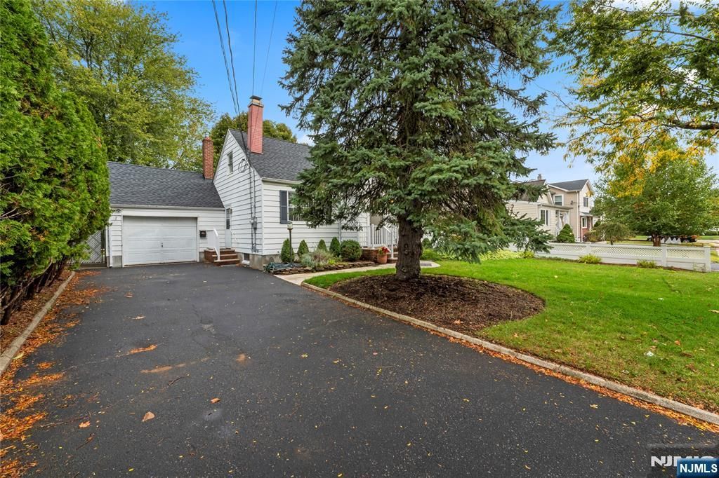 Photo of 107 James Street, Rochelle Park, NJ 07662 (MLS # 25036059)