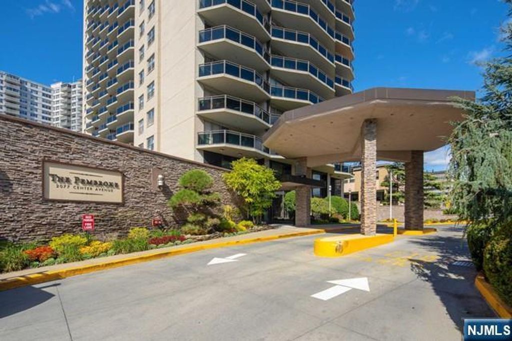 Photo of 2077 Center Street #9B, Fort Lee, NJ 07024 (MLS # 25040040)