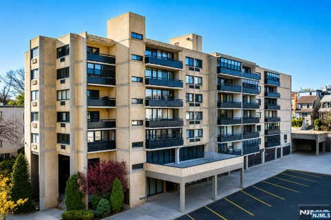 Photo of 555 Gorge Rd #6F, Cliffside Park, NJ 07010 (MLS # 26021740)