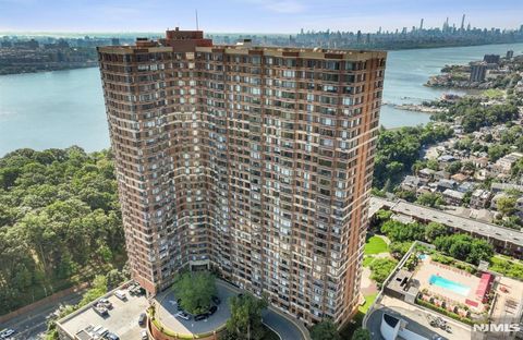 Photo of 100 Old Palisade Road #1710, Fort Lee, NJ 07024 (MLS # 25042510)