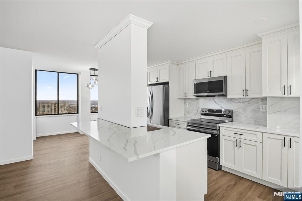 300 Winston Drive 2502