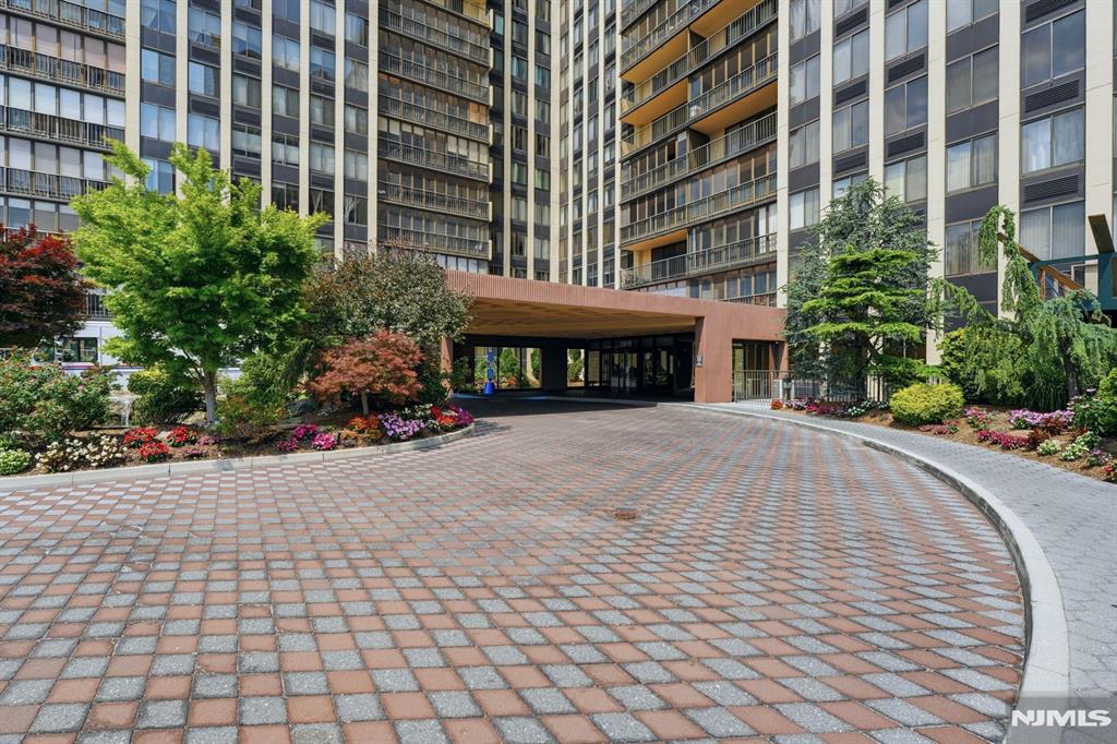 300 Winston Drive C0518