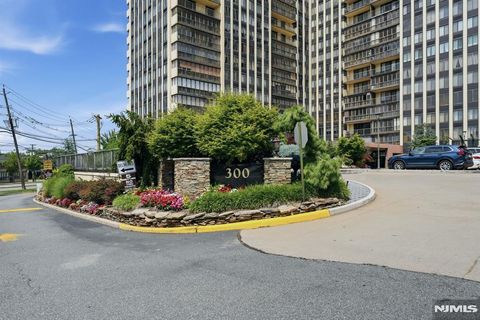 Photo of 300 Winston Drive #C0518, Cliffside Park, NJ 07010 (MLS # 26024752)