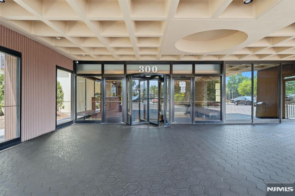 300 Winston Drive C0518