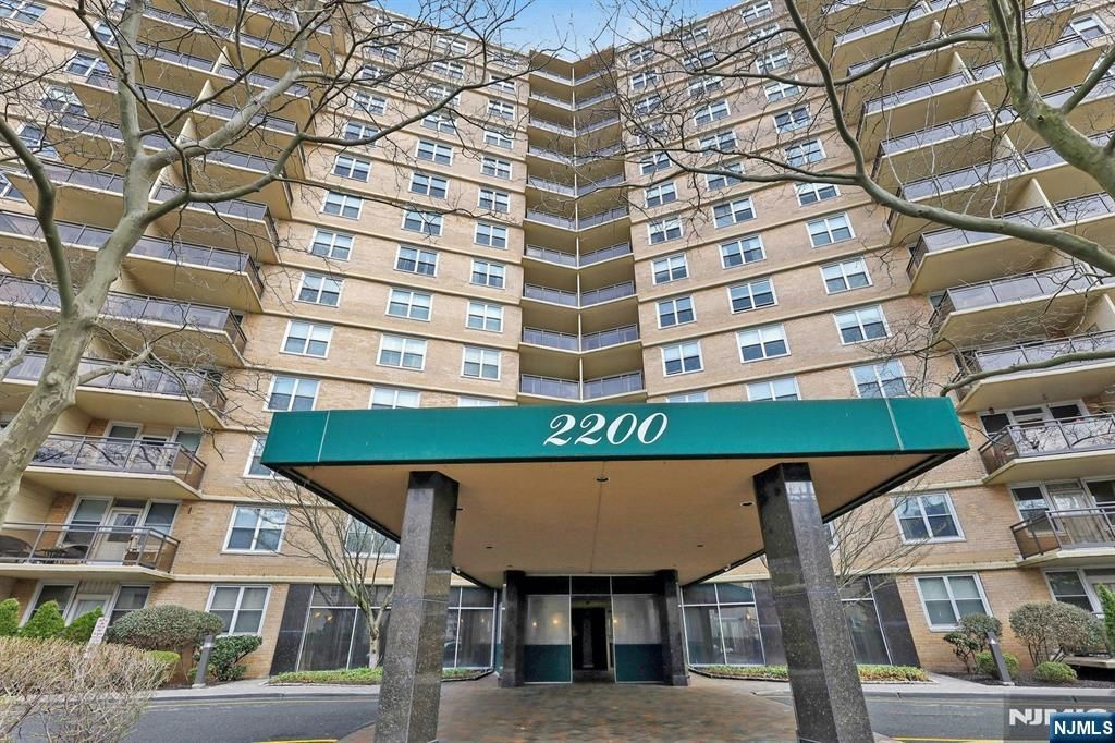 Photo of 2200 N Central Rd #15G, Fort Lee, NJ 07024 (MLS # 26009780)