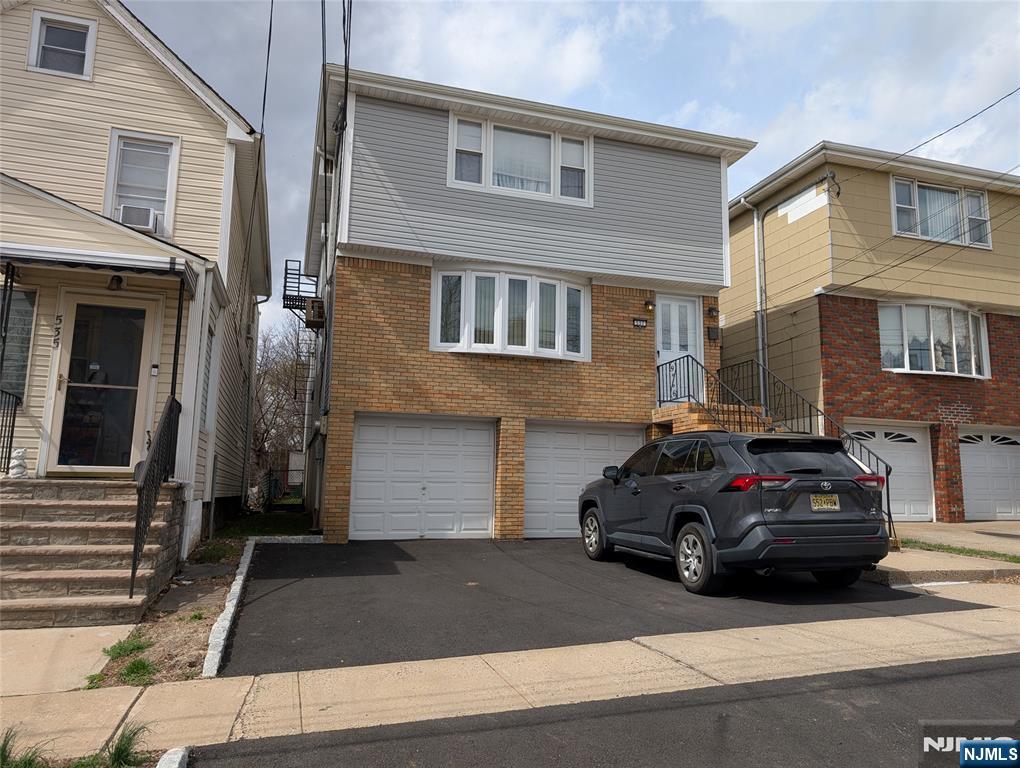 537 Davis Ave, Kearny, New Jersey - 3 Bedrooms  
1 Bathrooms  
6 Rooms - 