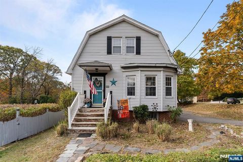 Photo of 427 Manchester Avenue, North Haledon, NJ 07508 (MLS # 25038422)