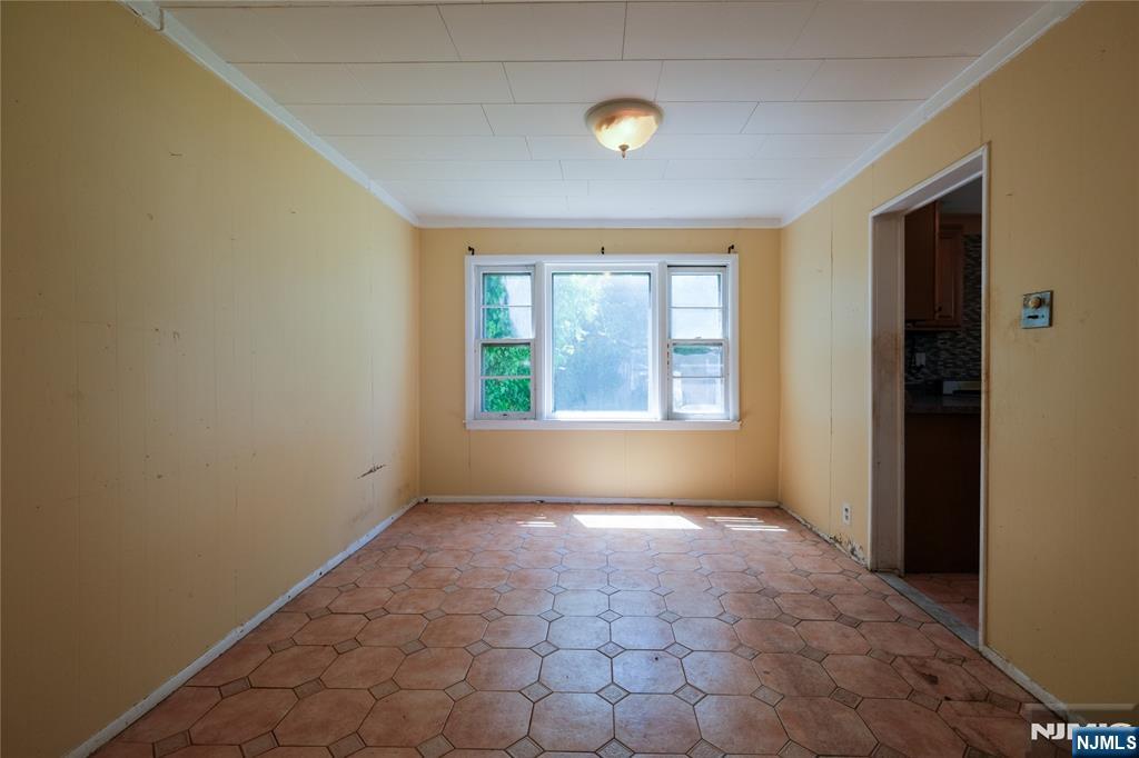 32 Phelps Avenue