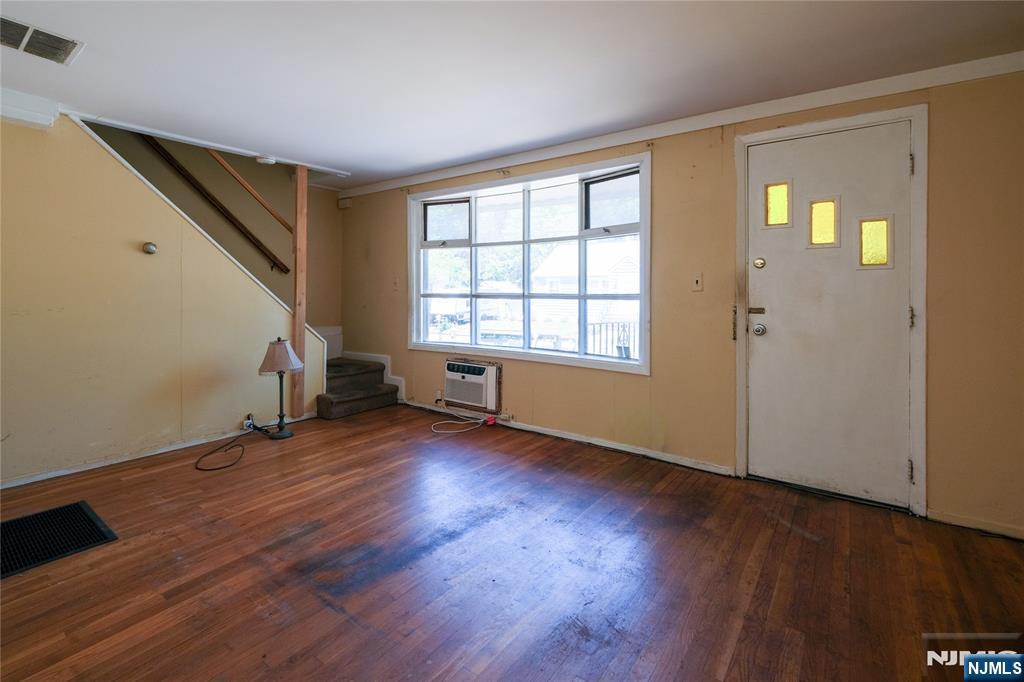 32 Phelps Avenue