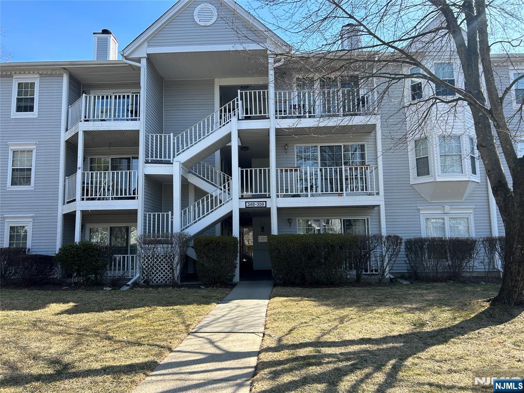 358 Cottonwood Way, Mahwah, New Jersey - 2 Bedrooms  
2 Bathrooms - 