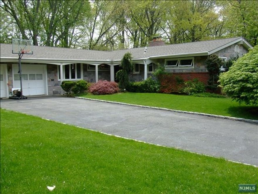 LOCATION ,LOCATION, LOCATION !!! SET ON CLOSTER'S PRESTIGIOUS EAST HILL. HOME BACK UP TO WOODED AREA. 4/5 BEDROOMS AND 3 FULL BATH. CUSTOM STONE AND BRICK RANCH. VAULTED CEILING WITH FIREPLACE IN THE LIVING ROOM. RENOVATED KITCHEN WITH GRANITE COUNTER TOPS. EXCELLENT SCHOOL SYSTEM. MUST SEE!!!