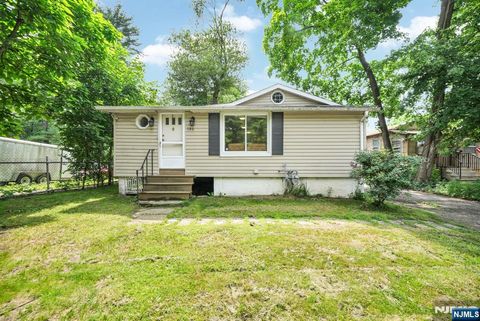 Photo of 191 Fayette Avenue, Wayne, NJ 07470 (MLS # 26024441)