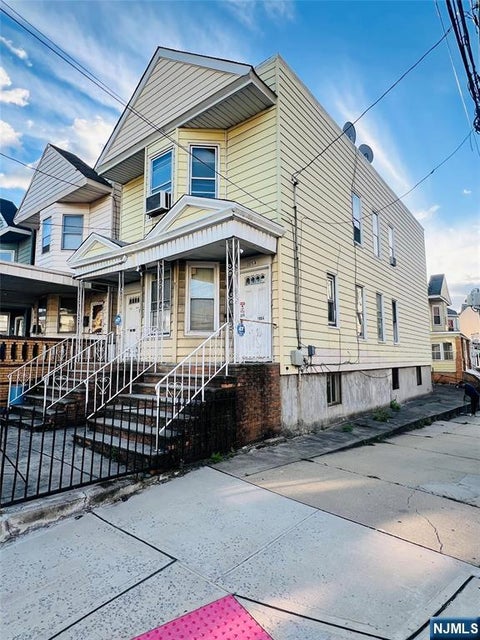 Photo of 195 Tonnelle AVE, Jersey City, NJ 07306 (MLS # 26037310)