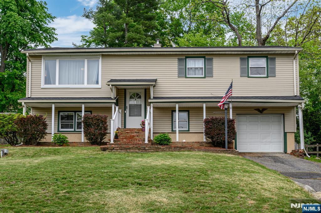 Property for Sale at 15 Mountain Heights Drive, Sparta, New Jersey - Bedrooms: 4 
Bathrooms: 3 
Rooms: 9  - $450,000