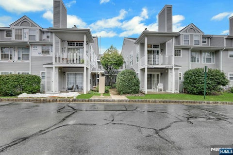 Photo of 1133 Hyde Park Court, Mahwah, NJ 07430 (MLS # 26036315)