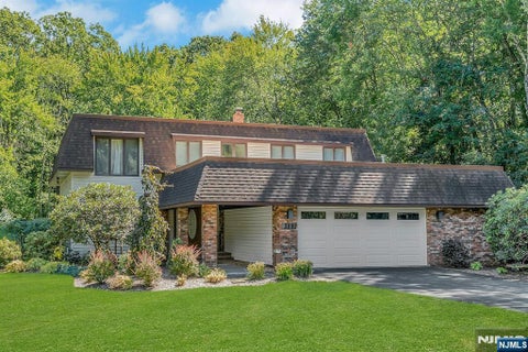Photo of 359 Hillview Ter, Franklin Lakes, NJ 07417 (MLS # 26033151)