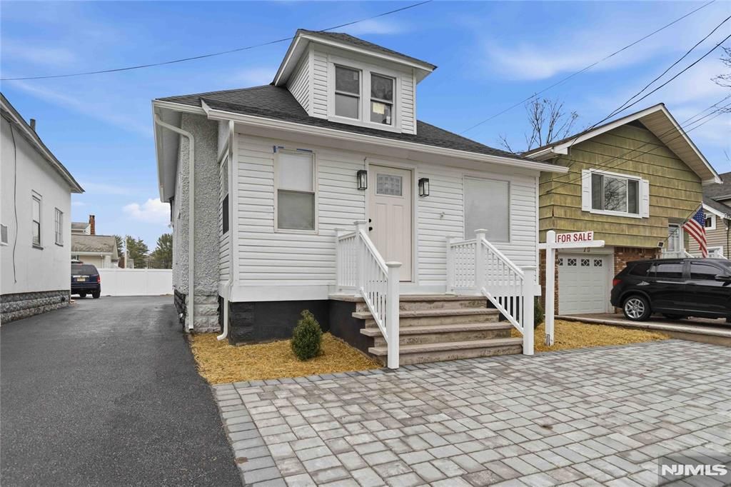 Photo of 77 Lakeside Avenue, Pompton Lakes, NJ 07442 (MLS # 26011342)