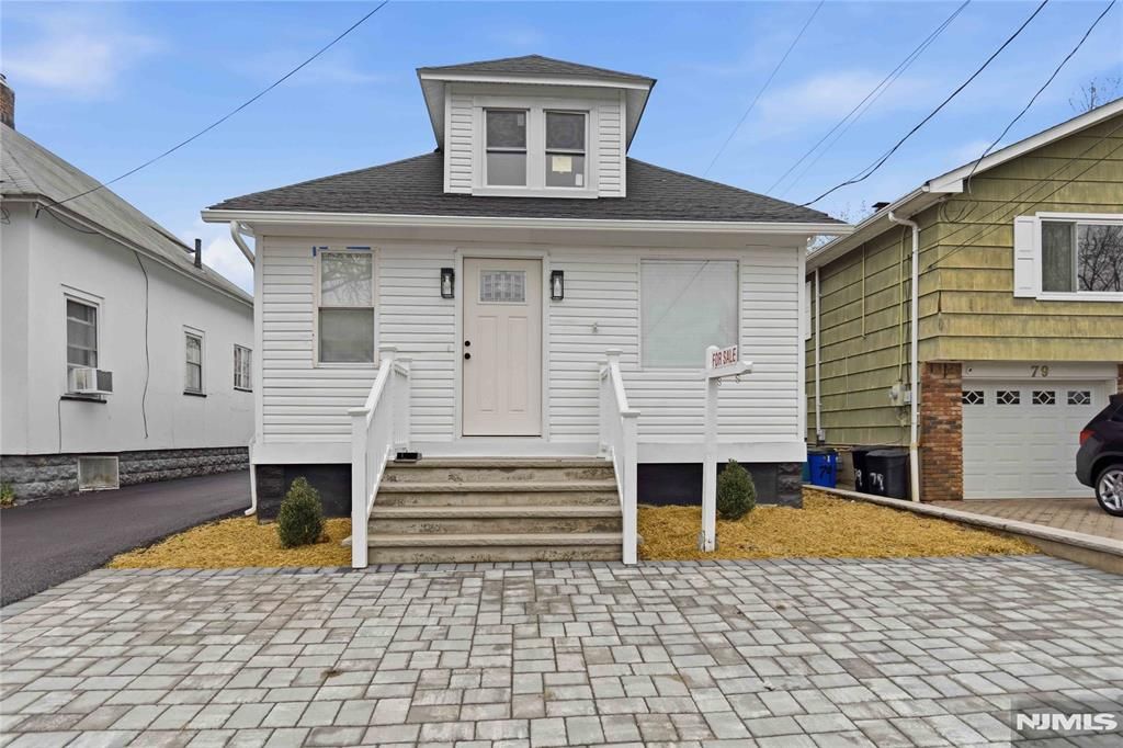 Photo of 77 Lakeside Avenue, Pompton Lakes, NJ 07442 (MLS # 26011342)