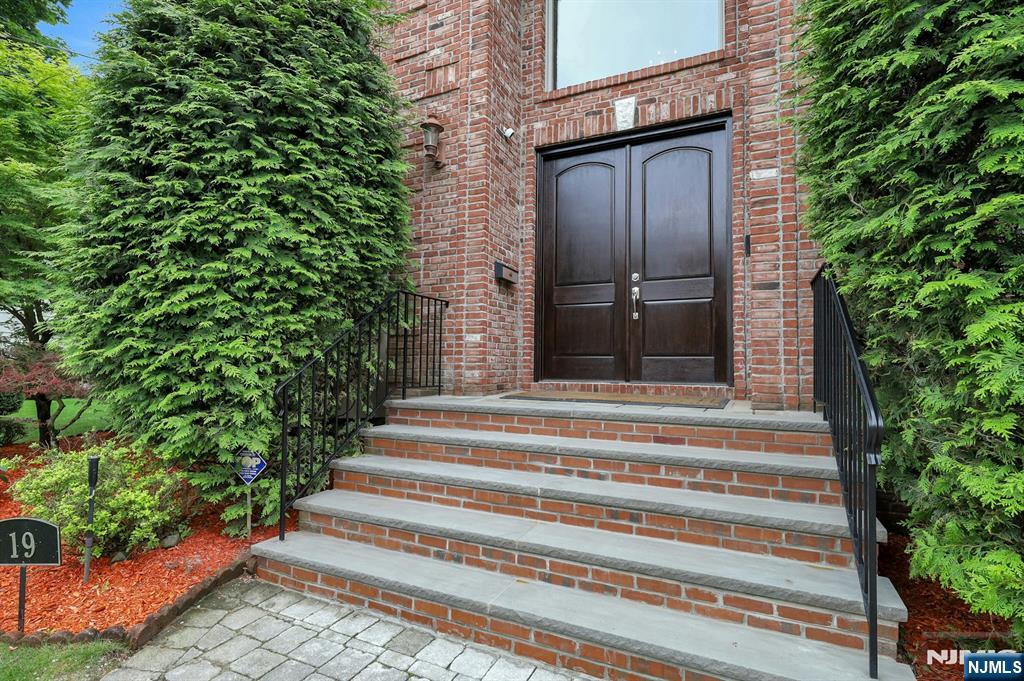 19 Collins Avenue