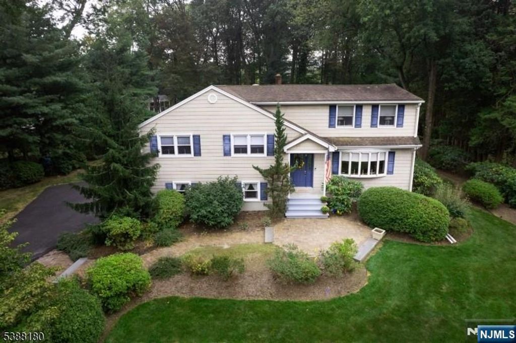Photo of 240 Cottage Road, Wyckoff, NJ 07481 (MLS # 25035102)