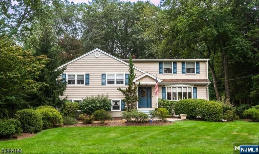 Photo of 240 Cottage Road, Wyckoff, NJ 07481 (MLS # 25035102)