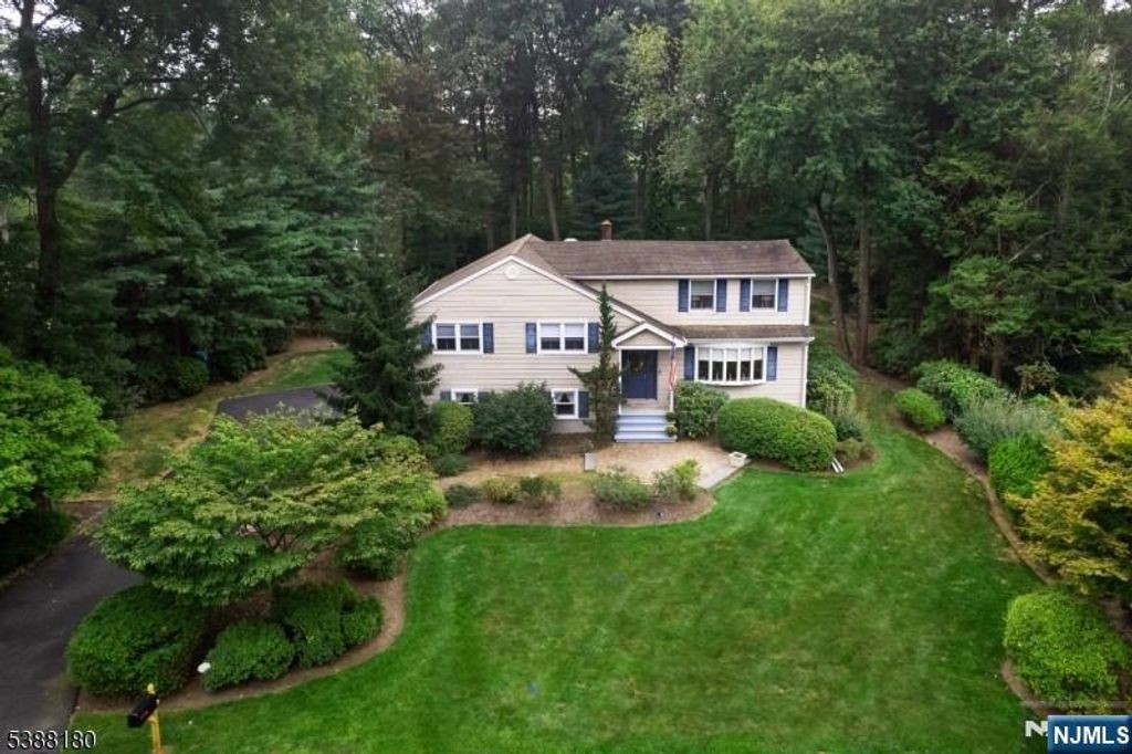 Photo of 240 Cottage Road, Wyckoff, NJ 07481 (MLS # 25035102)