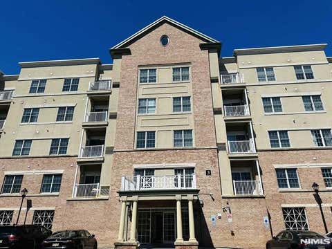 Photo of 3110 Windsor Park Ct, Englewood, NJ 07631 (MLS # 26015229)